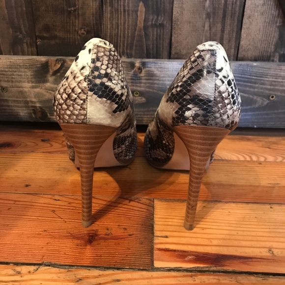 Mossimo Snakeskin Heels Size 6 - Picture 5 of 7